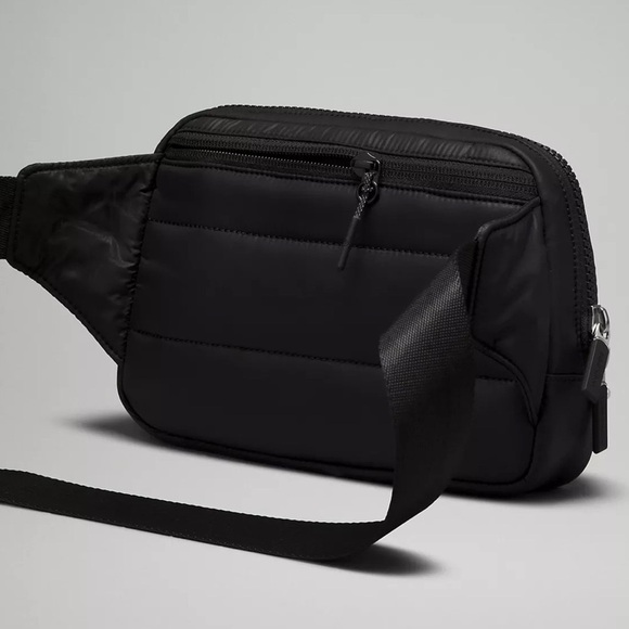 Lululemon Everywhere Belt Bag Large Wunder Puff Black Puffy Crossbody Bag Nwt - Picture 3 of 5